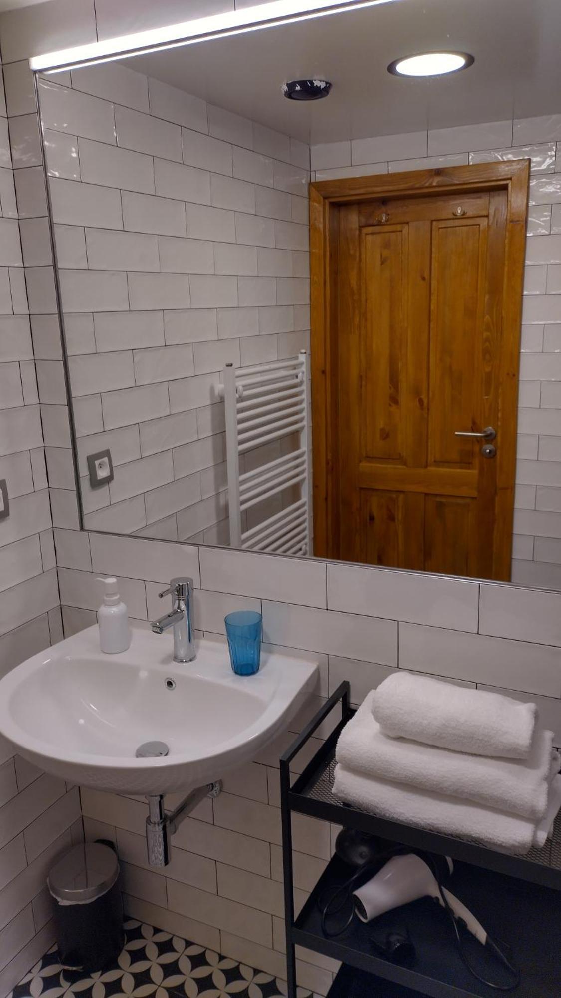Apartment S42 *